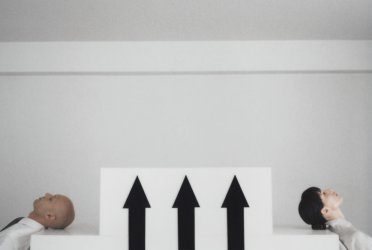 OLG Brandenburg: Lebensmittelverkauf auf Amazon- Die unter „Verkauf und Versand“ angegebene Firma genügt nicht der Pflicht der Angabe des Lebensmittelunternehmers nach Art. 14 Abs. 1 LMIV i.V.m. Art. 9 Abs. 1 lit. h) LMIV->Verstoß gegen §§ 5a,b UWG