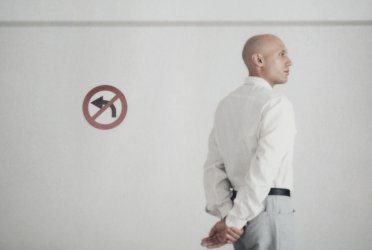 BGH: Wird Name einer Sehenswürdigkeit, unter anderem mit Bestandteil der Ortsangabe, nur als Bezeichnung der Sehenswürdigkeit durch Verkehrskreise angesehen und nicht als betrieblicher Herkunftsnachweis, fehlt es an der Unterscheidungskraft nach § 8 II Nr.1 MarkenG