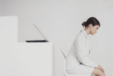 LG München I: Bestellbutton mit Angabe „Jetzt Mitglied werden“ für Zahlungspflicht zu einem Abonnementvertrag nach einem kostenlosen Probemonat erfüllt Anforderungen von 312j III 2 BGB nicht